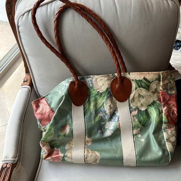 Large Nordic house designs overnight zippered bag - Picture 2 of 8